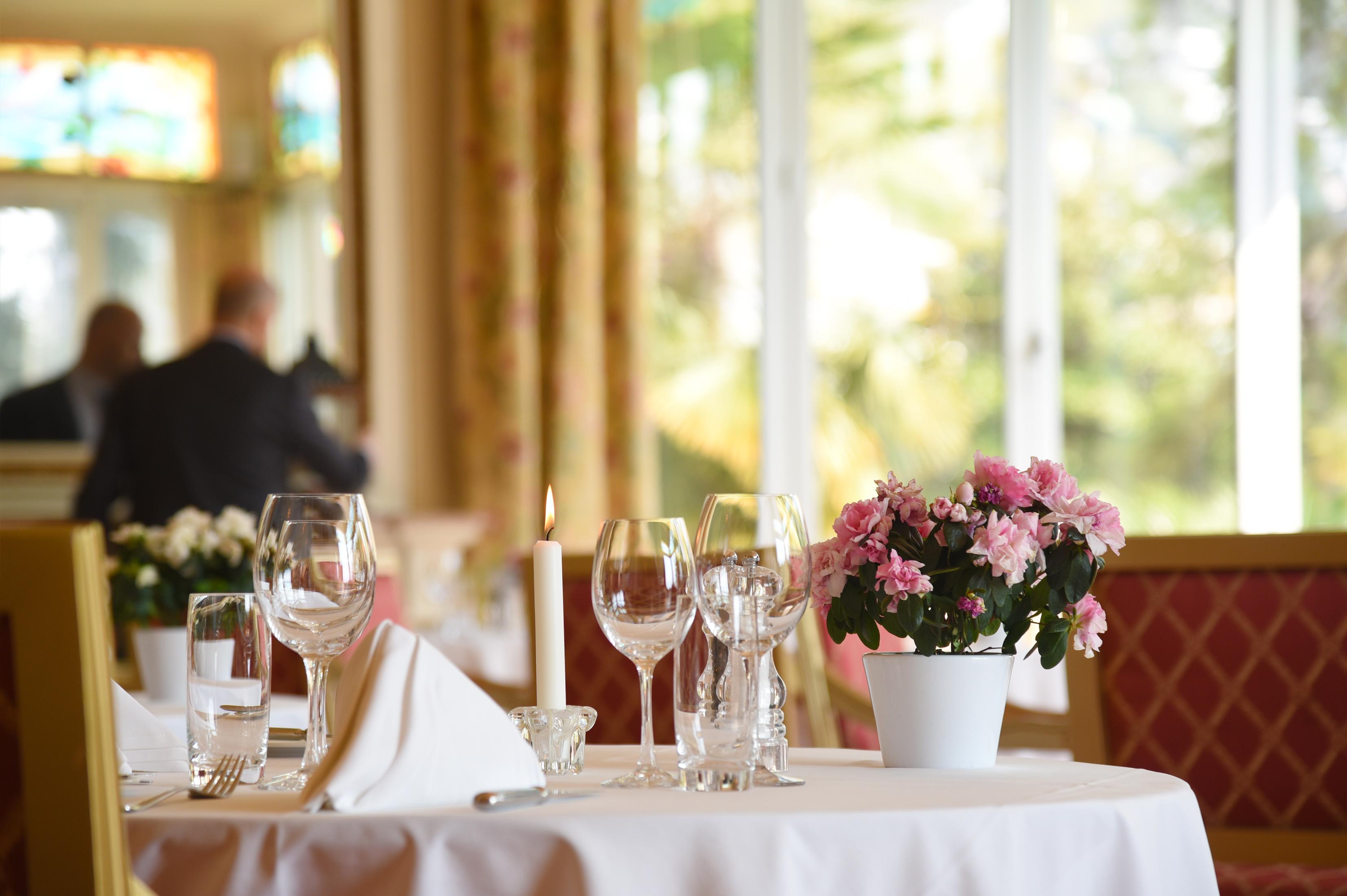 Golf Hotel Rene Capt Монтрьо Ресторант снимка