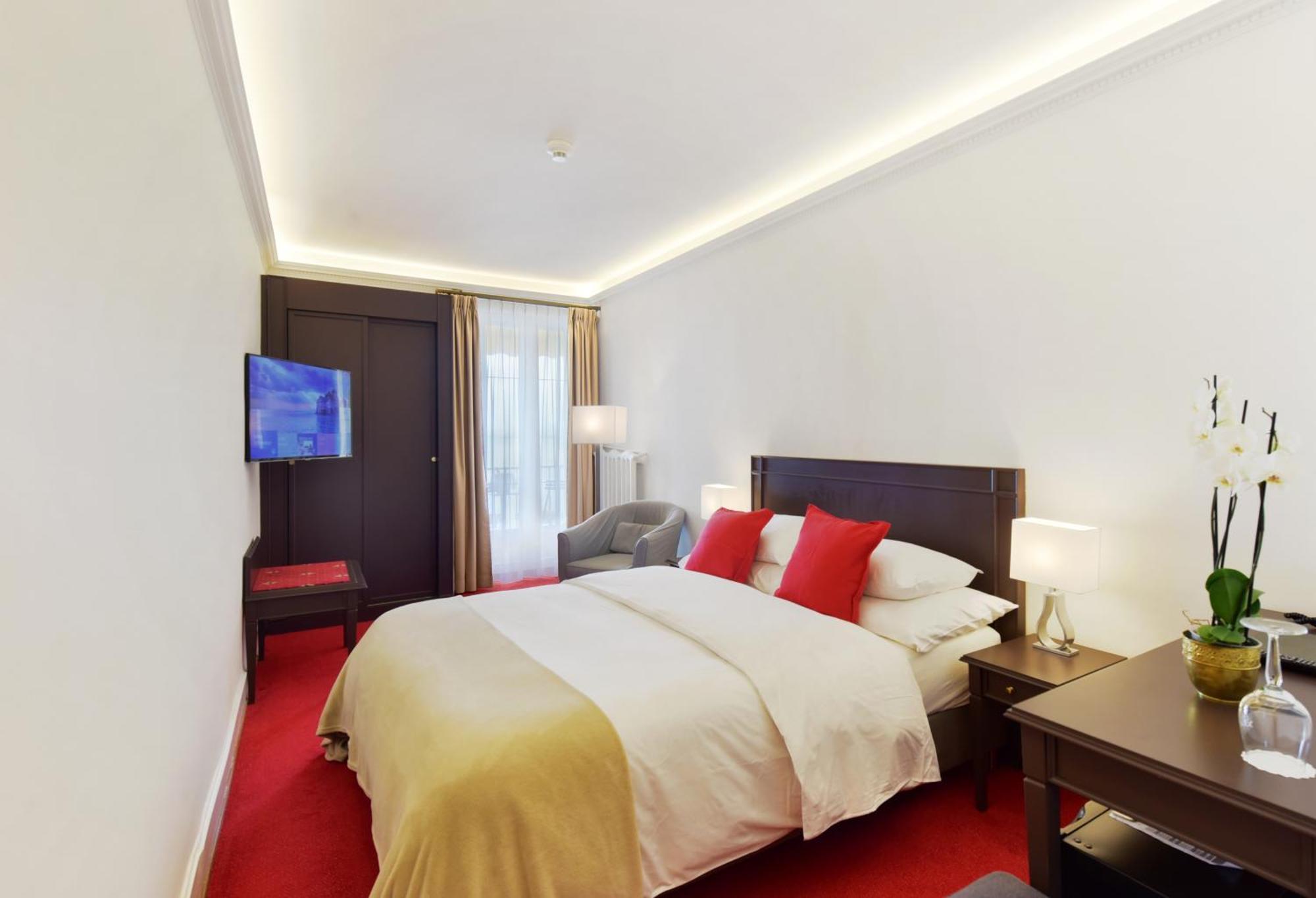 Golf Hotel Rene Capt Монтрьо Екстериор снимка