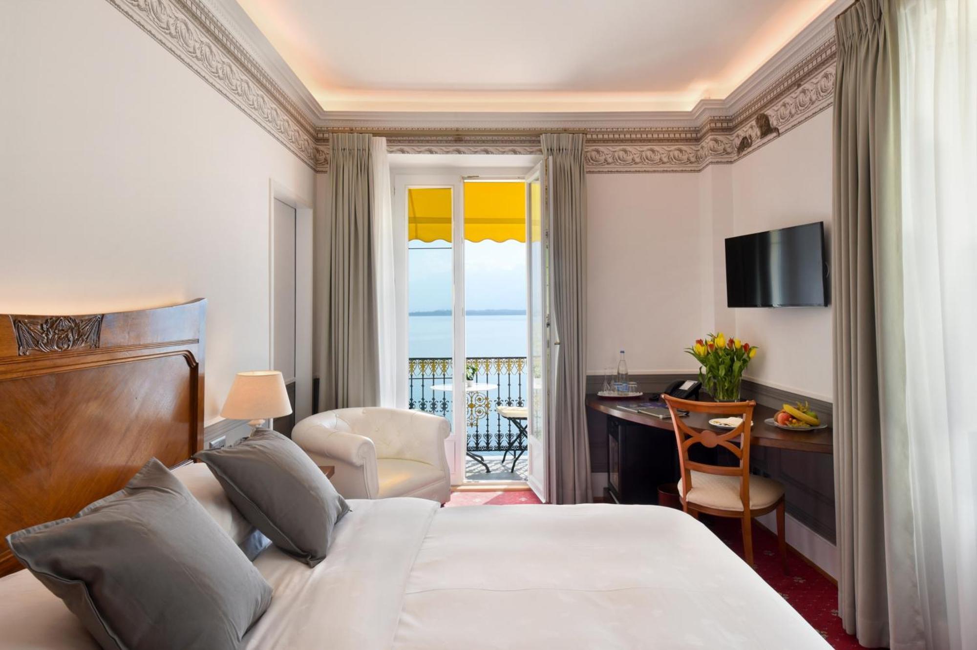 Golf Hotel Rene Capt Монтрьо Екстериор снимка